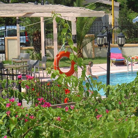 Lyristis Dinos Studios & Apartments Фалираки Екстериор снимка