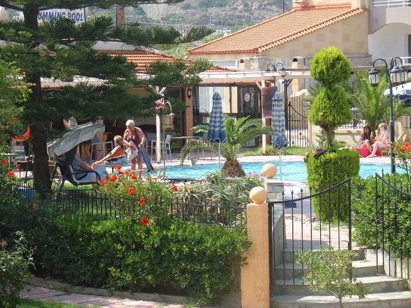 Lyristis Dinos Studios & Apartments Фалираки Екстериор снимка