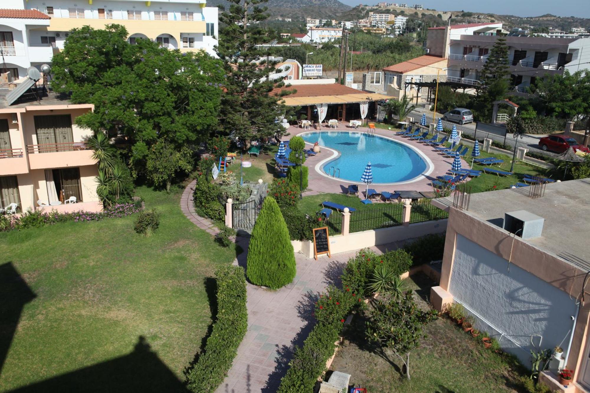Lyristis Dinos Studios & Apartments Фалираки Екстериор снимка