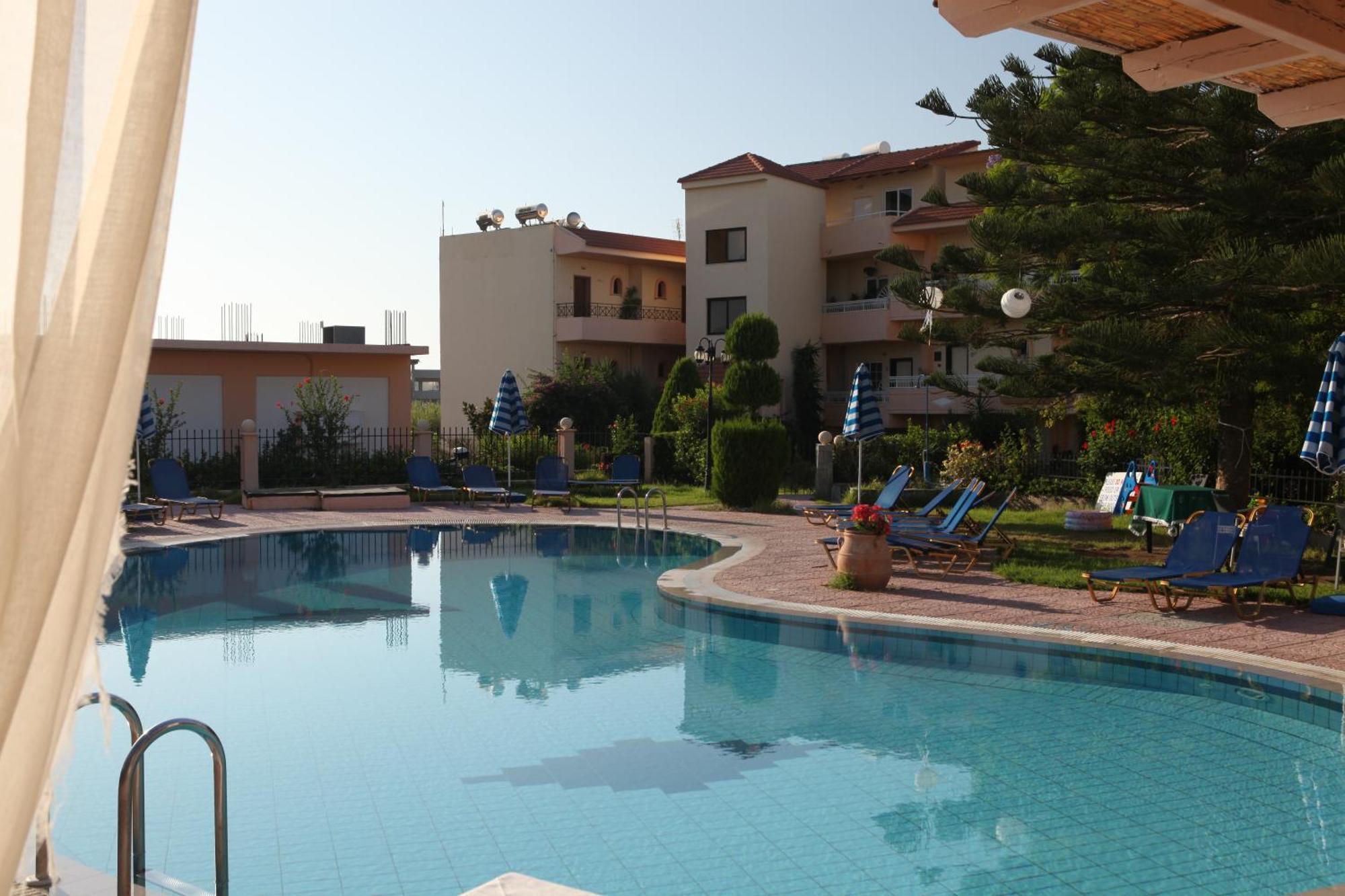 Lyristis Dinos Studios & Apartments Фалираки Екстериор снимка