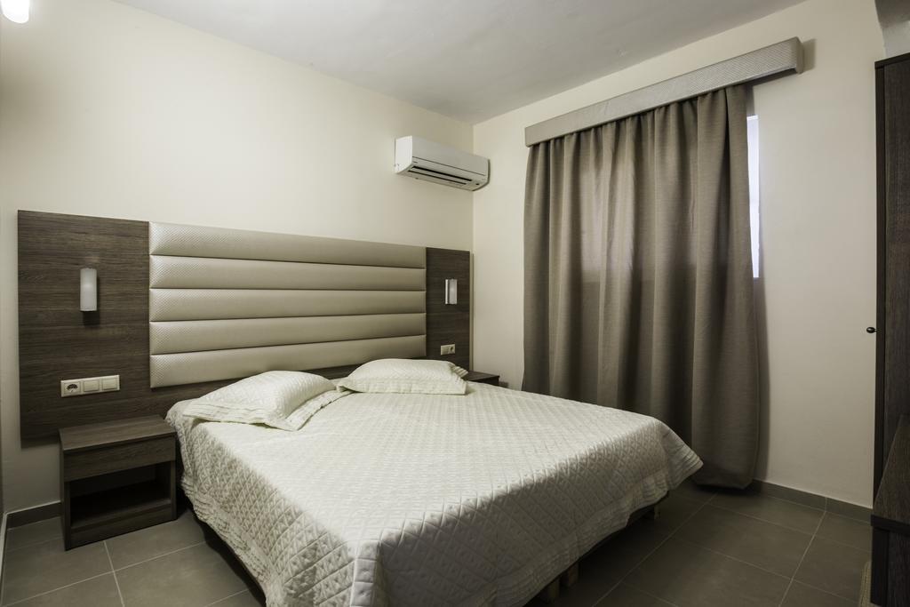 Lyristis Dinos Studios & Apartments Фалираки Екстериор снимка