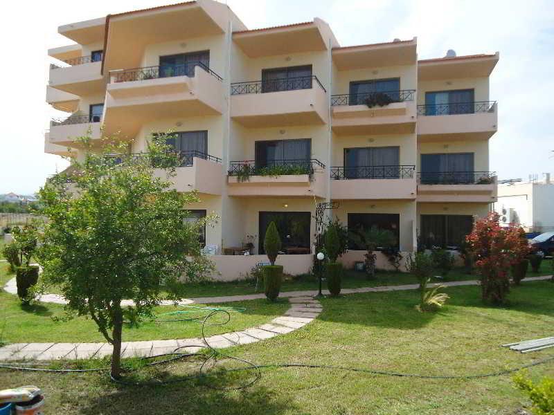Lyristis Dinos Studios & Apartments Фалираки Екстериор снимка