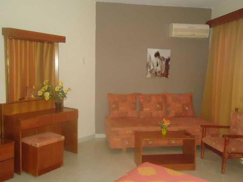 Lyristis Dinos Studios & Apartments Фалираки Екстериор снимка