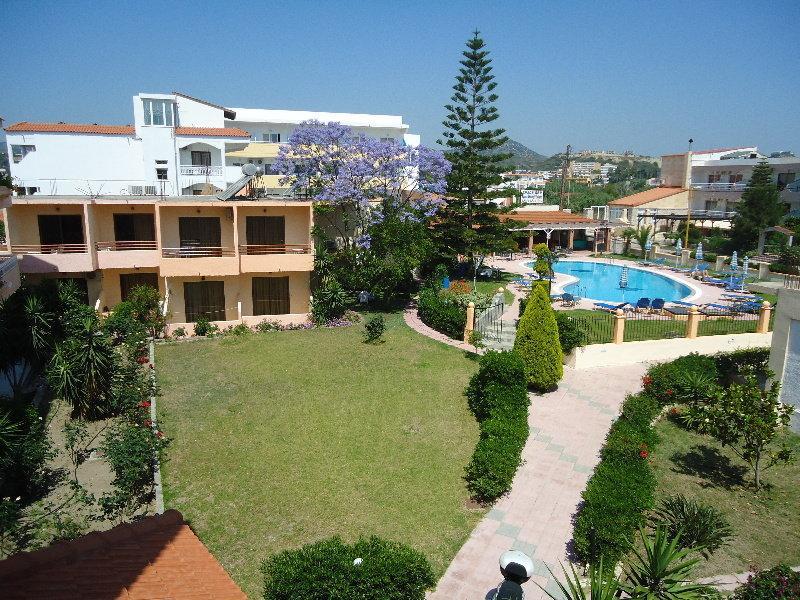 Lyristis Dinos Studios & Apartments Фалираки Екстериор снимка