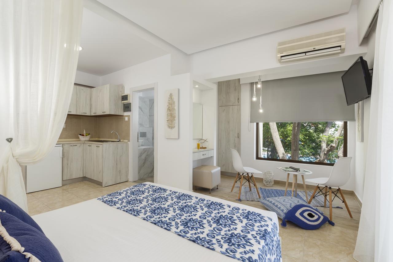 Lyristis Dinos Studios & Apartments Фалираки Екстериор снимка