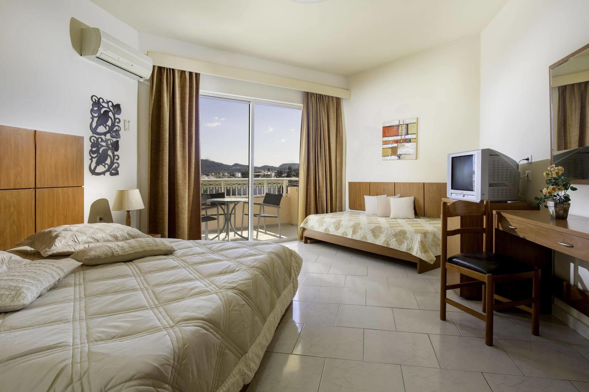 Lyristis Dinos Studios & Apartments Фалираки Екстериор снимка