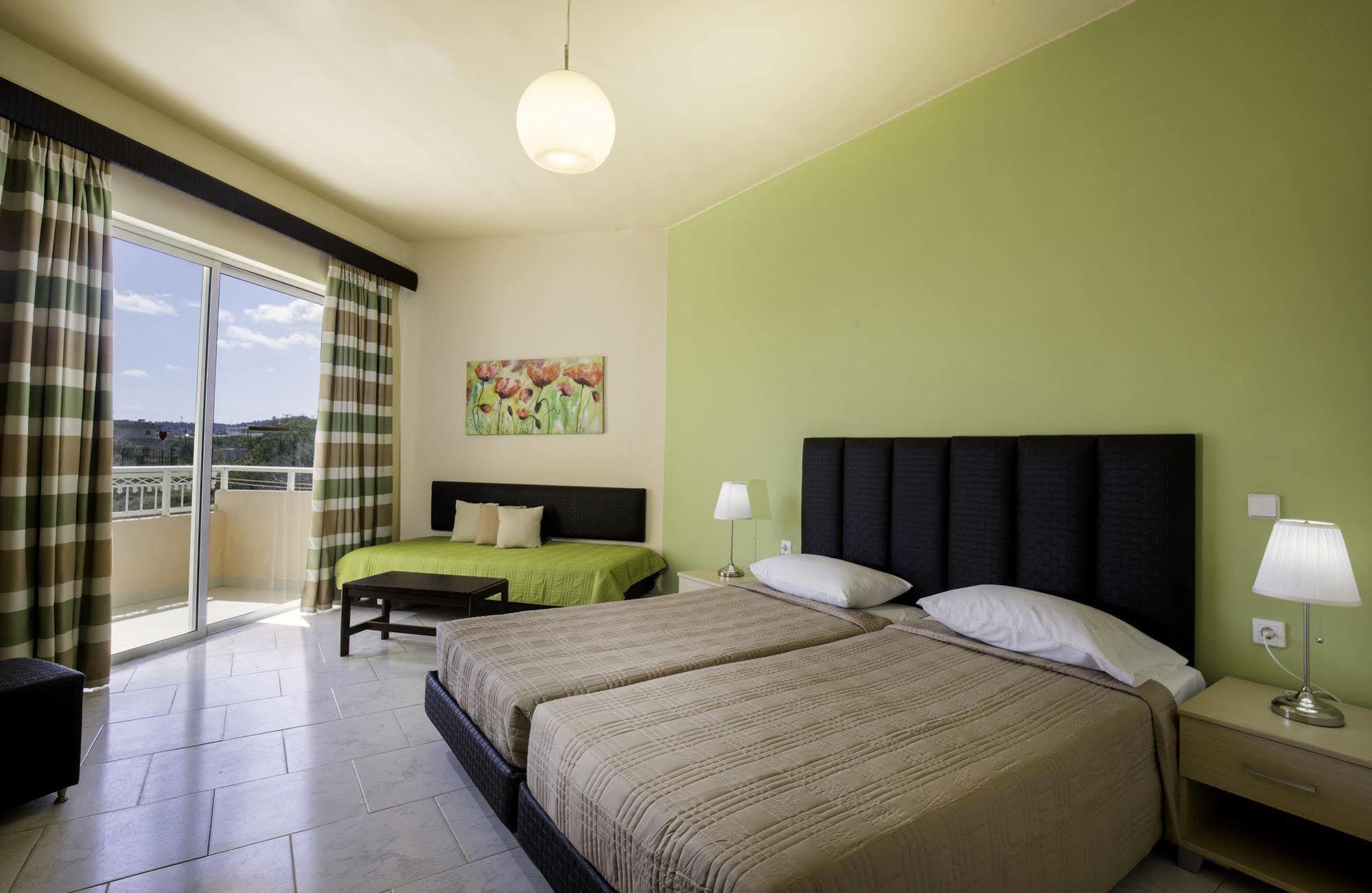 Lyristis Dinos Studios & Apartments Фалираки Екстериор снимка